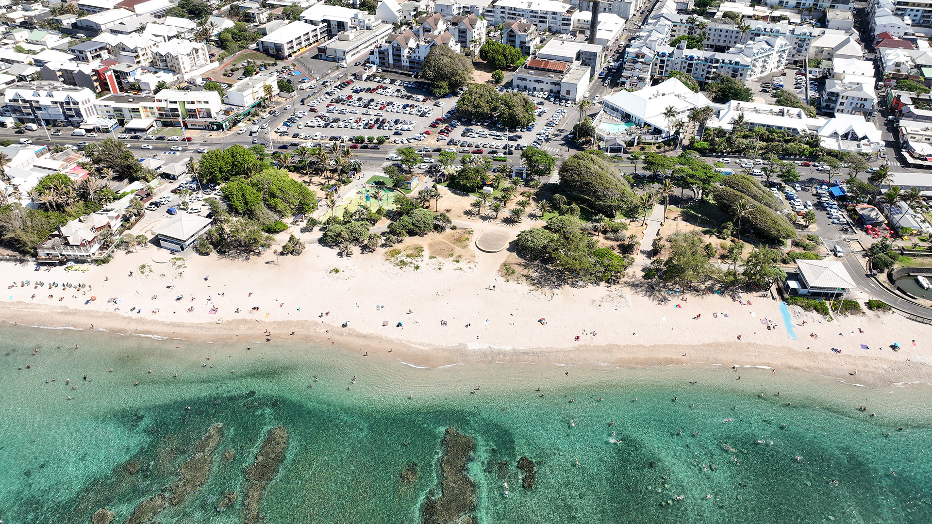 vue aérienne plage centre-ville