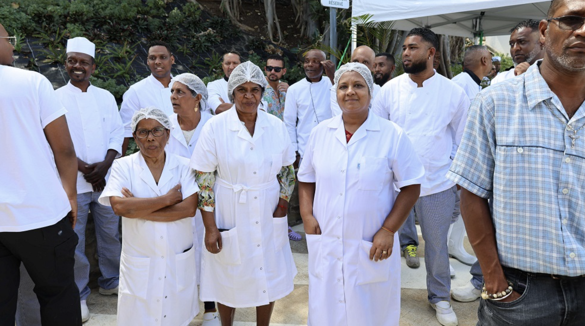 Equipe de la cuisine centrale de Grand Bois