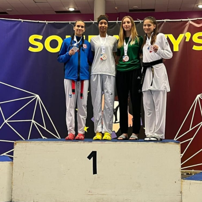 Trois médailles d'or pour une Saint Pierroise à l'Open International de Taekwondo