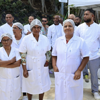 Equipe de la cuisine centrale de Grand Bois